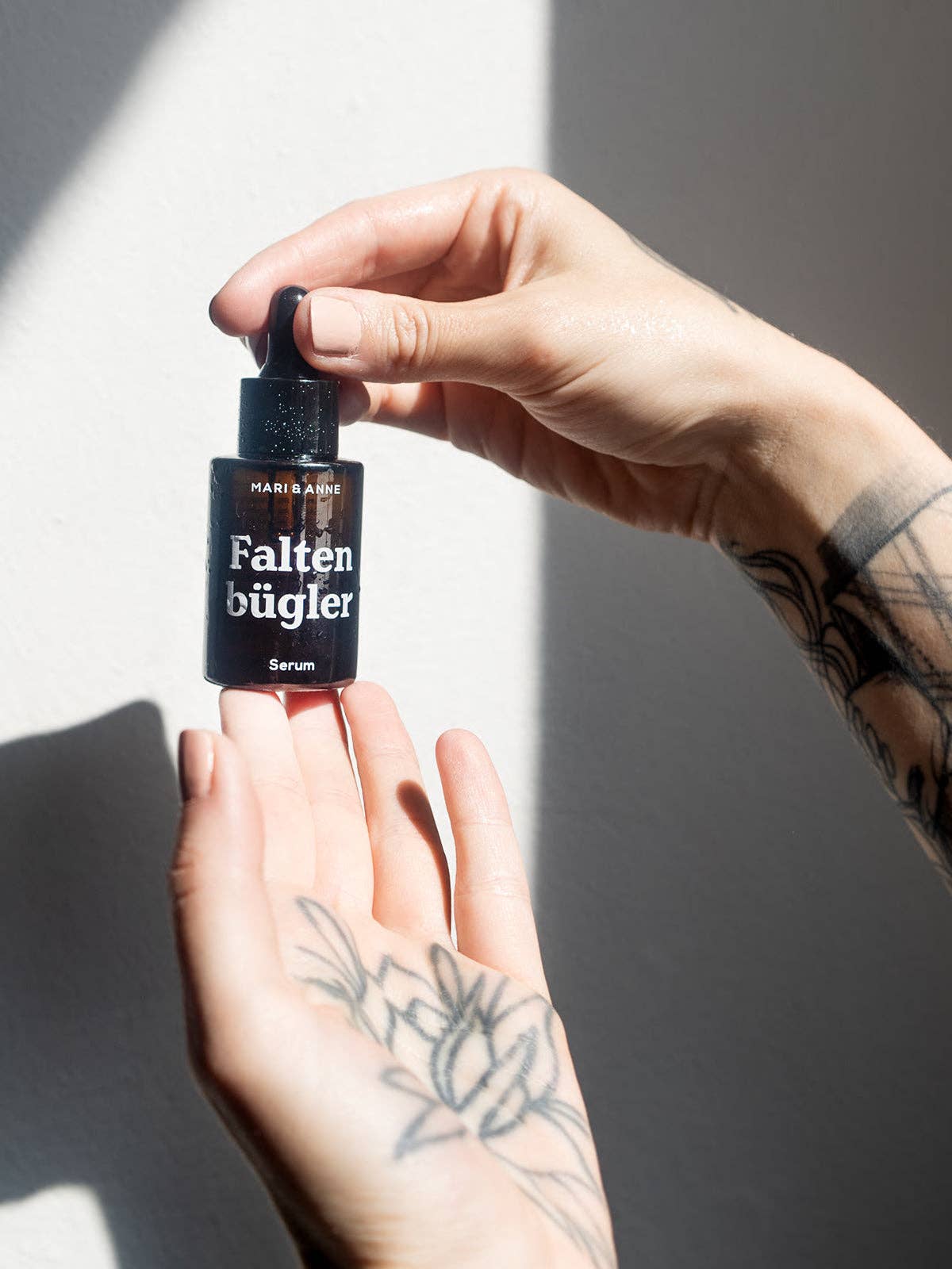 Faltenbügler — Serum